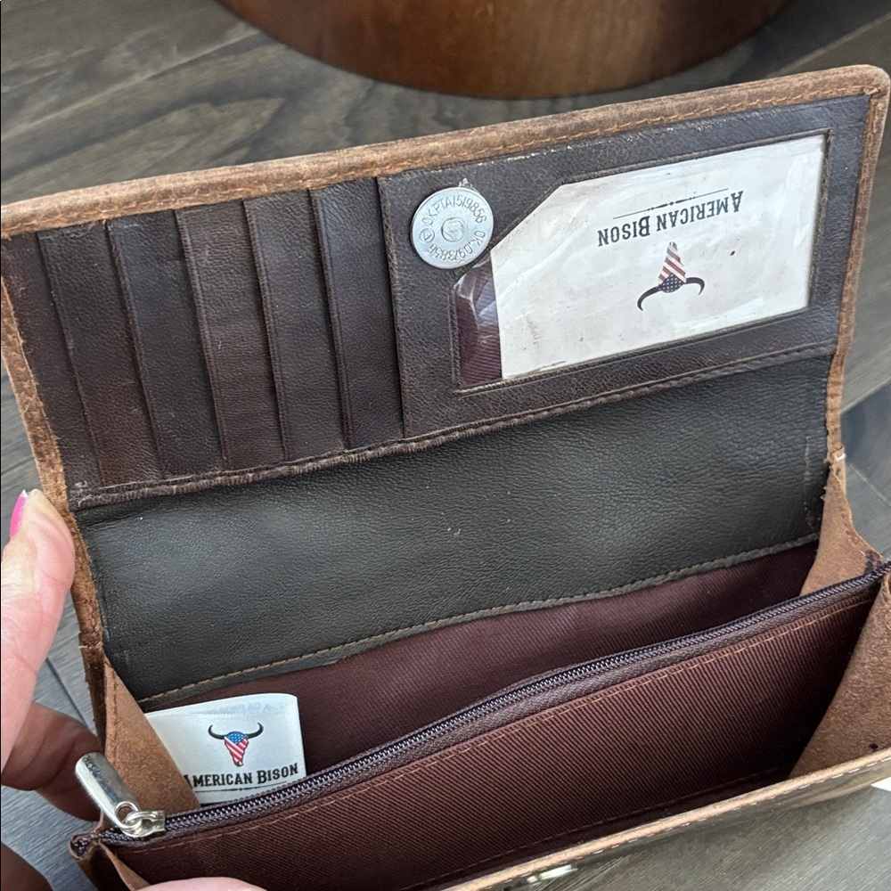 American Bison Hair on Hide,Genuine Leather,5 card,1 ID,checks,2 zip,snap top - Picture 3 of 11
